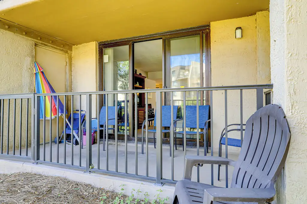 Island oasis with balcony, beach access, pool, hot tub