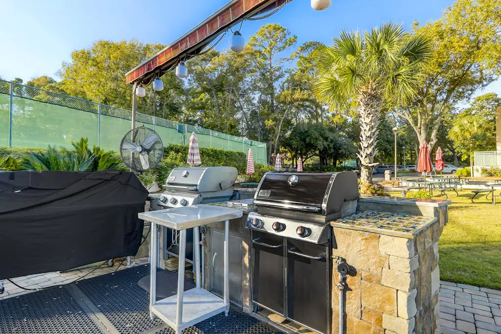 Island oasis with balcony, beach access, pool, hot tub