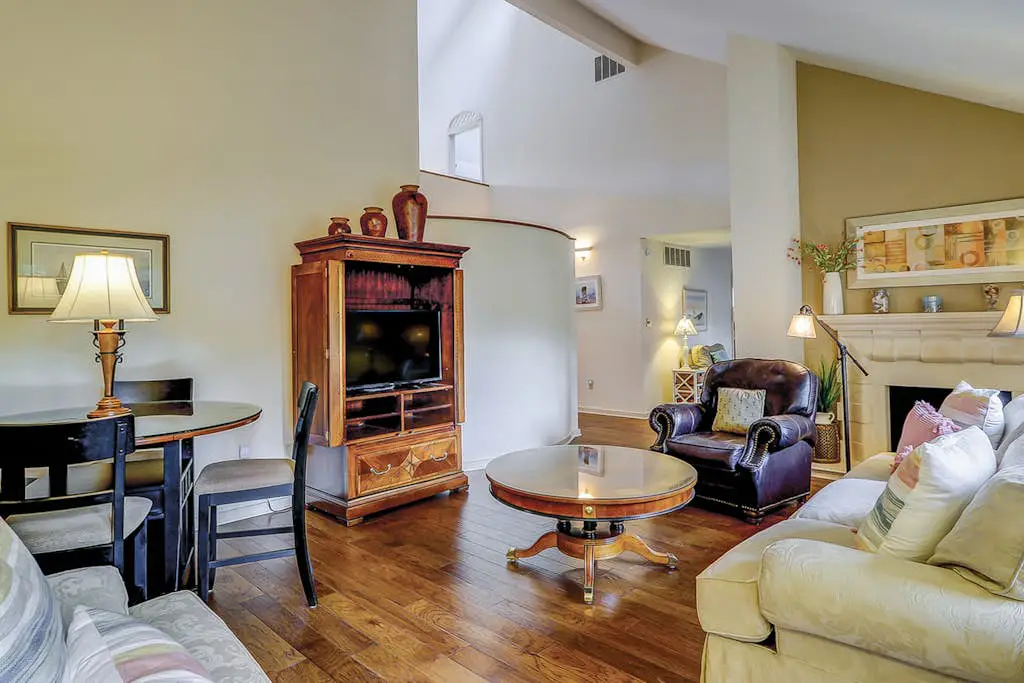 Charming 3 bedroom 3 1/2 bath home in beautiful Sea Pines.