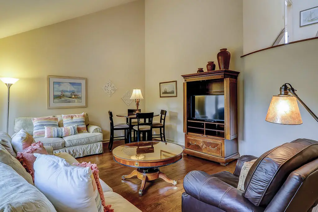 Charming 3 bedroom 3 1/2 bath home in beautiful Sea Pines.