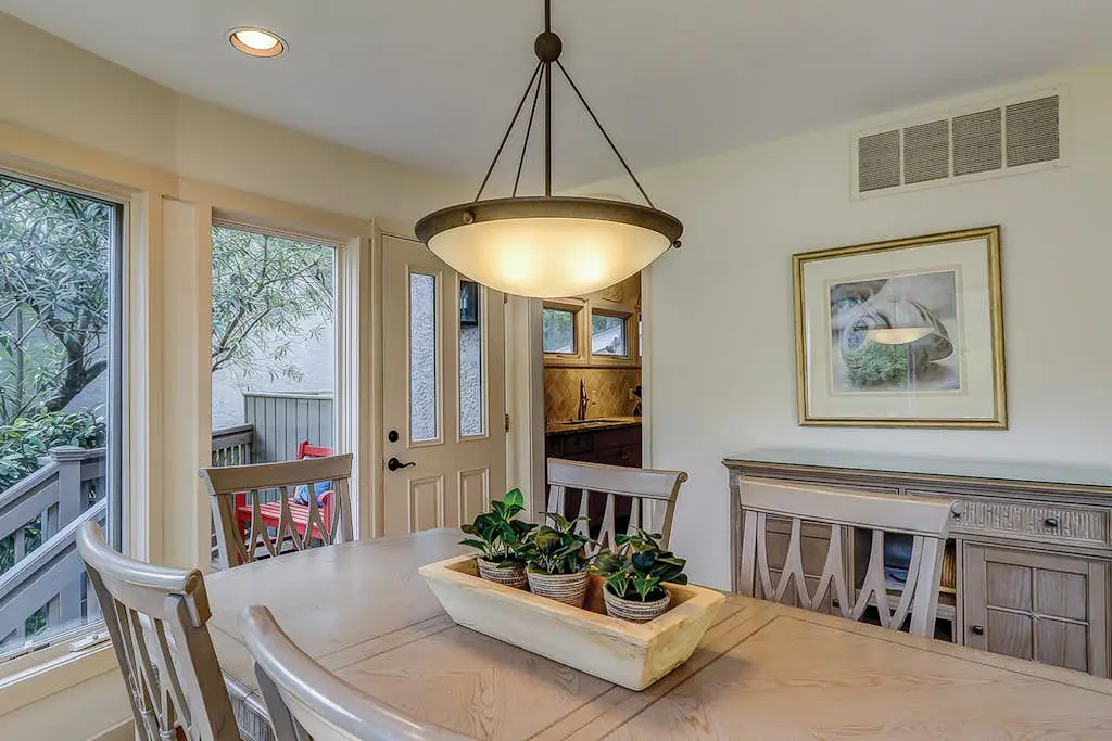 Charming 3 bedroom 3 1/2 bath home in beautiful Sea Pines.