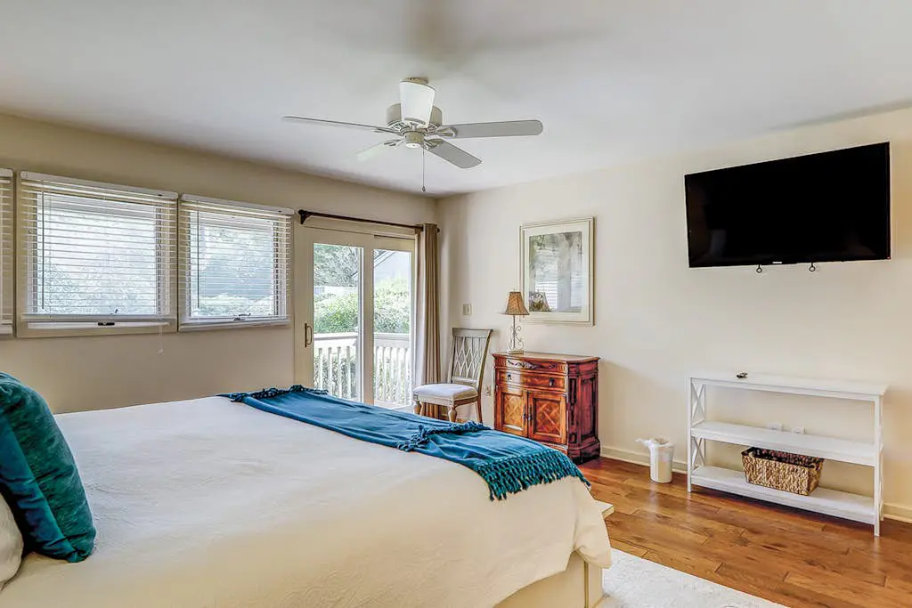 Charming 3 bedroom 3 1/2 bath home in beautiful Sea Pines.