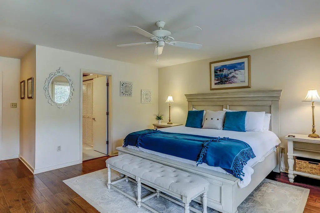 Charming 3 bedroom 3 1/2 bath home in beautiful Sea Pines.