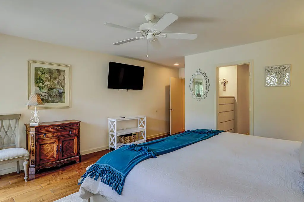 Charming 3 bedroom 3 1/2 bath home in beautiful Sea Pines.