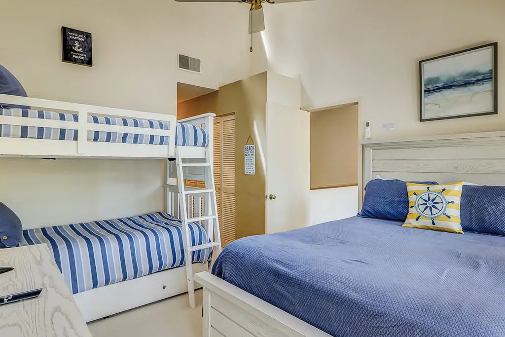 Charming 3 bedroom 3 1/2 bath home in beautiful Sea Pines.