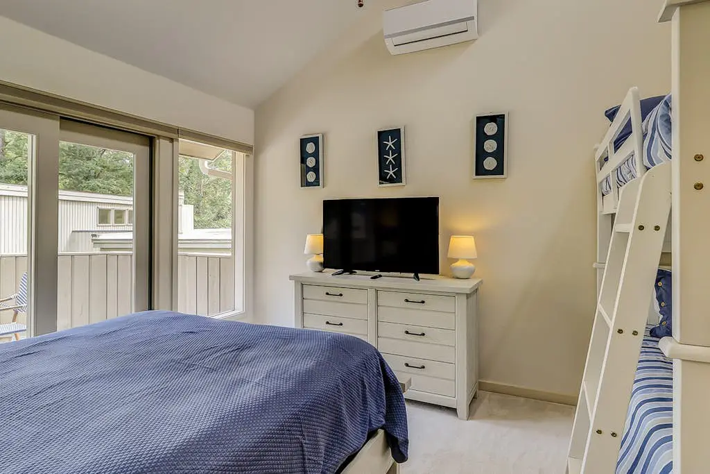 Charming 3 bedroom 3 1/2 bath home in beautiful Sea Pines.