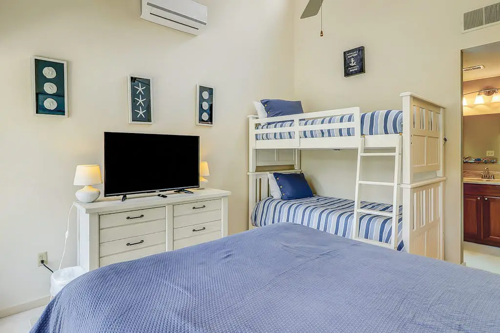 Charming 3 bedroom 3 1/2 bath home in beautiful Sea Pines.