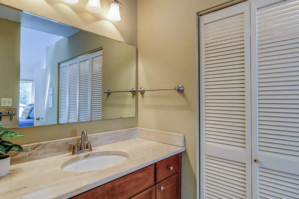 Charming 3 bedroom 3 1/2 bath home in beautiful Sea Pines.