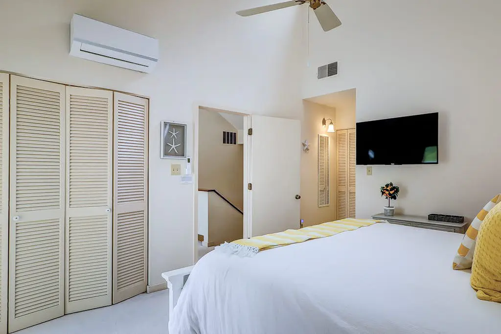 Charming 3 bedroom 3 1/2 bath home in beautiful Sea Pines.