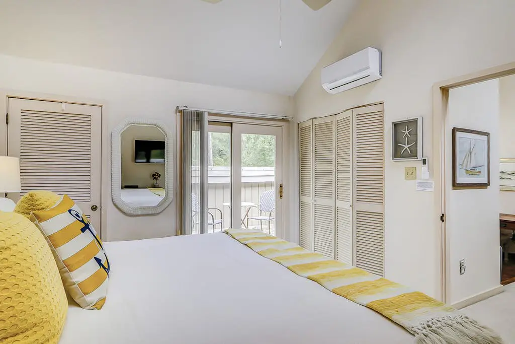 Charming 3 bedroom 3 1/2 bath home in beautiful Sea Pines.