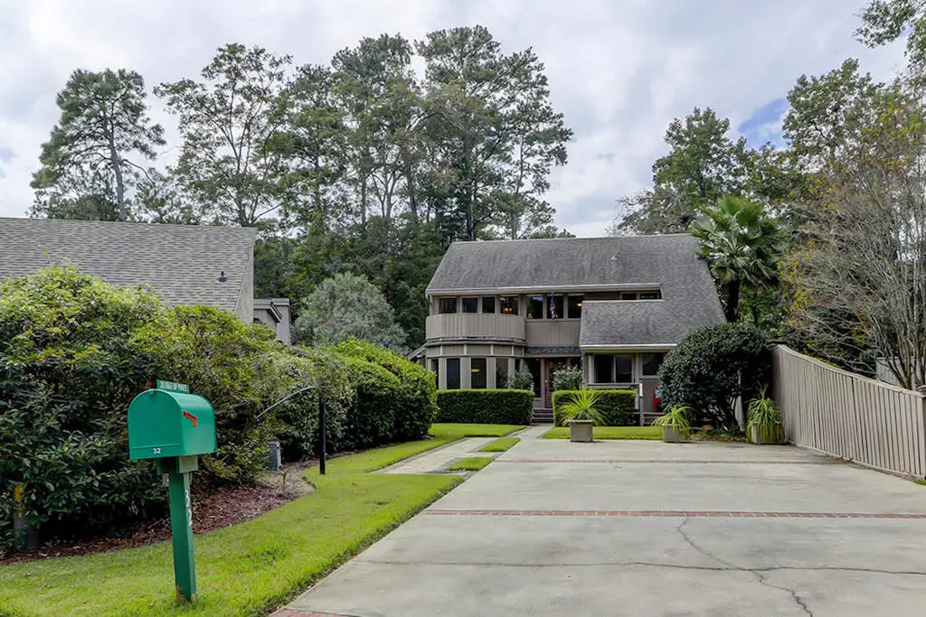 Charming 3 bedroom 3 1/2 bath home in beautiful Sea Pines.