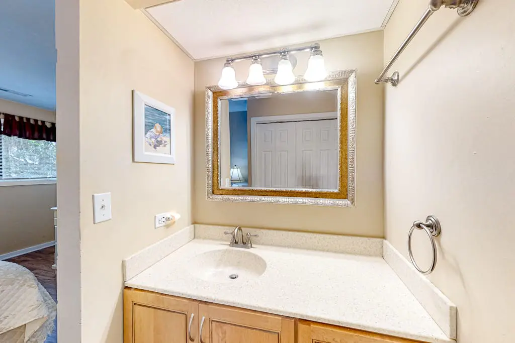 Lovely Condo with Shared Pool & Tennis Dogs Welcome