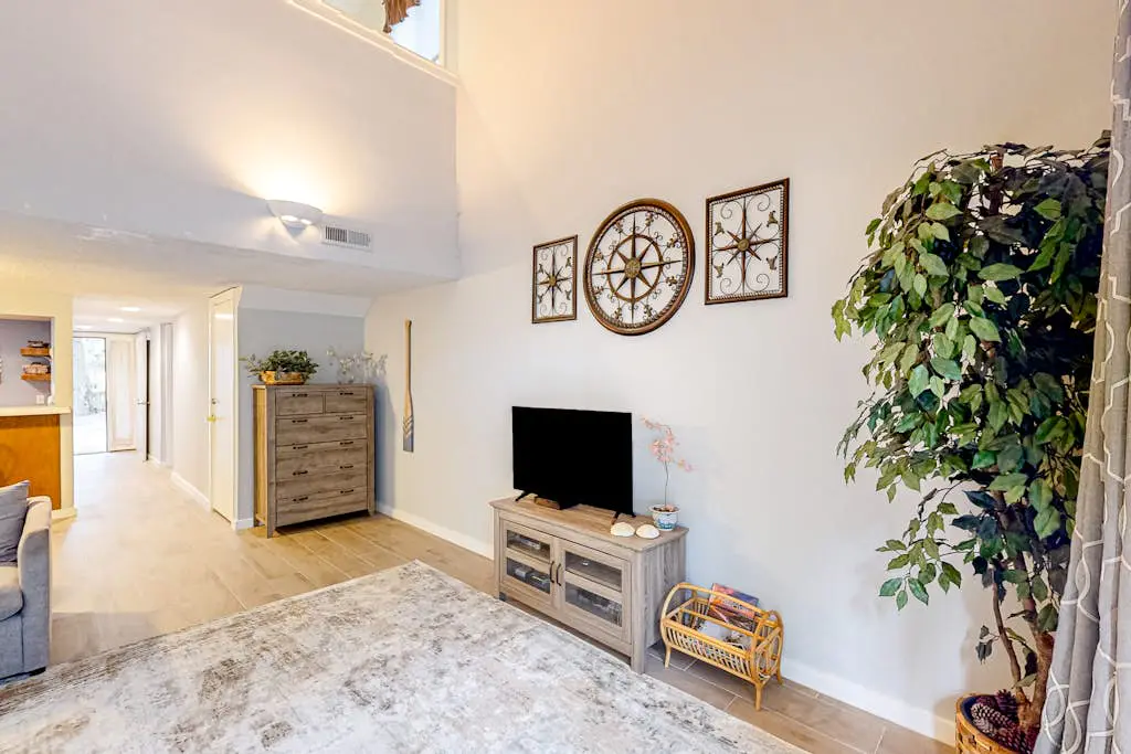 Lovely Condo with Shared Pool & Tennis Dogs Welcome