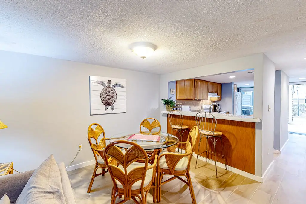 Lovely Condo with Shared Pool & Tennis Dogs Welcome