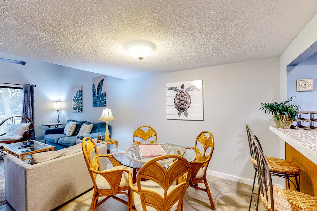 Lovely Condo with Shared Pool & Tennis Dogs Welcome