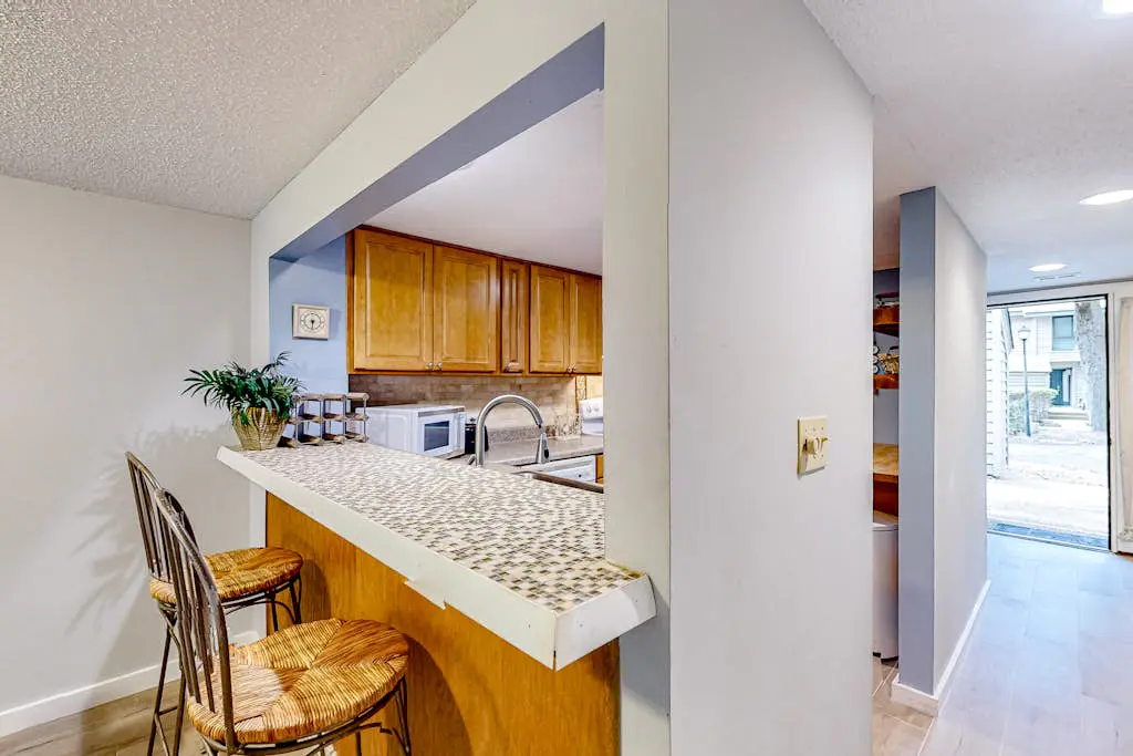 Lovely Condo with Shared Pool & Tennis Dogs Welcome