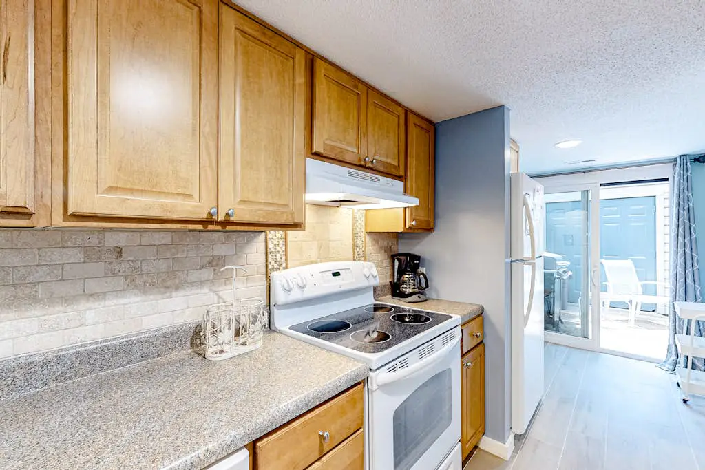 Lovely Condo with Shared Pool & Tennis Dogs Welcome