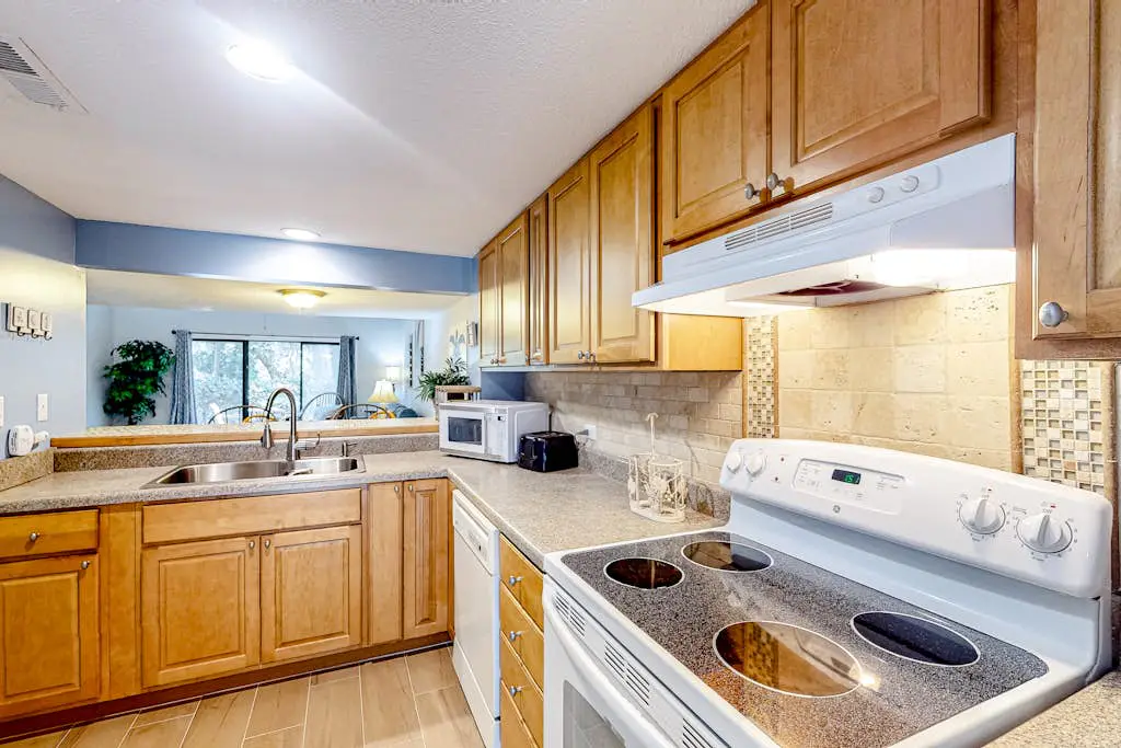 Lovely Condo with Shared Pool & Tennis Dogs Welcome