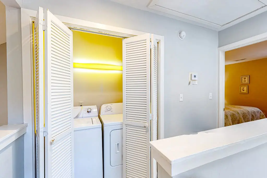 Lovely Condo with Shared Pool & Tennis Dogs Welcome