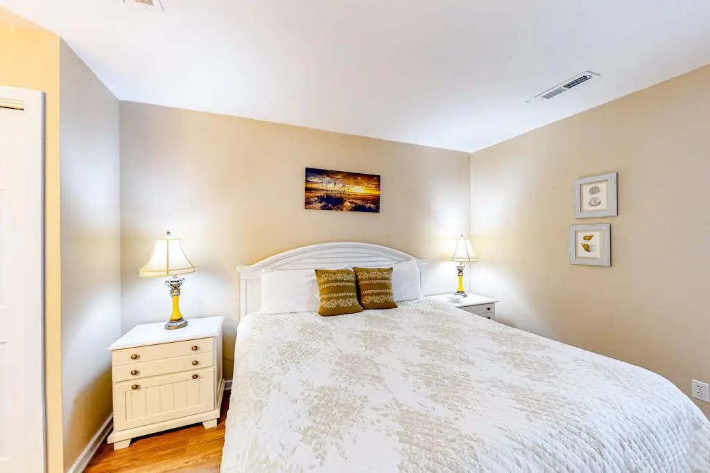 Lovely Condo with Shared Pool & Tennis Dogs Welcome