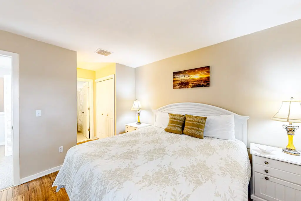 Lovely Condo with Shared Pool & Tennis Dogs Welcome
