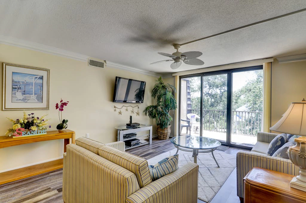 Stunning oceanview condo w/ a shared pool, hot tub, & tennis, plus beach access
