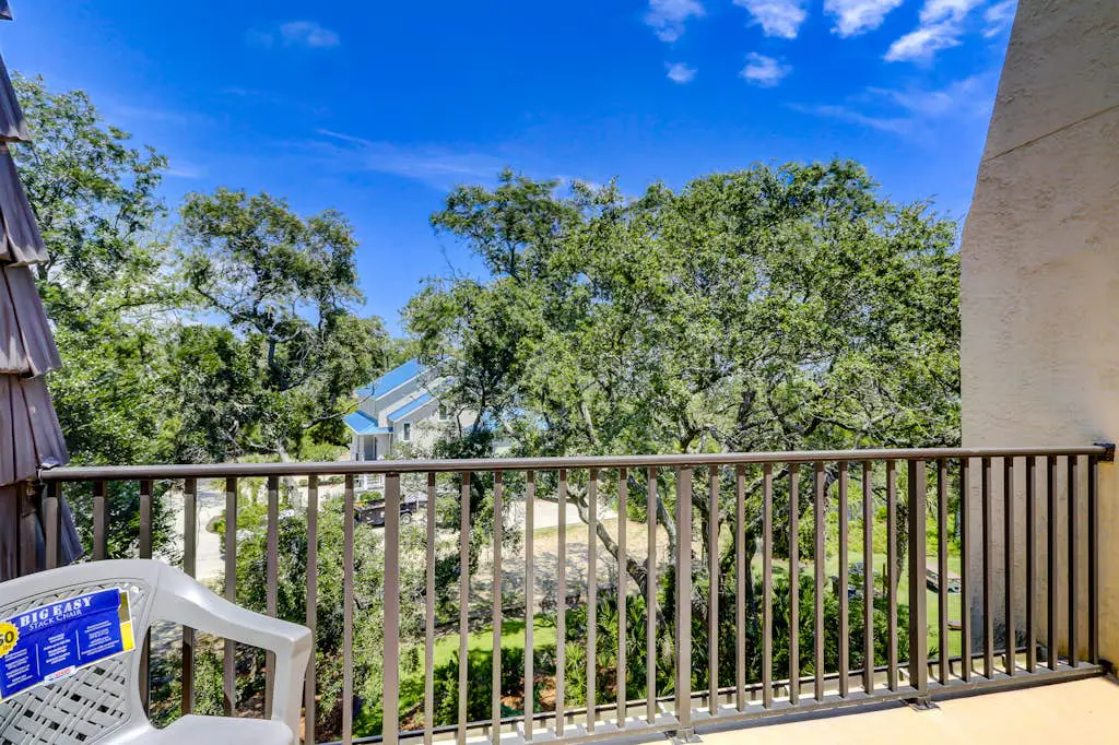 Stunning oceanview condo w/ a shared pool, hot tub, & tennis, plus beach access
