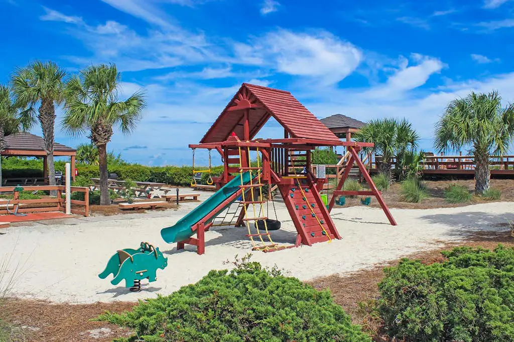 Stunning oceanview condo w/ a shared pool, hot tub, & tennis, plus beach access