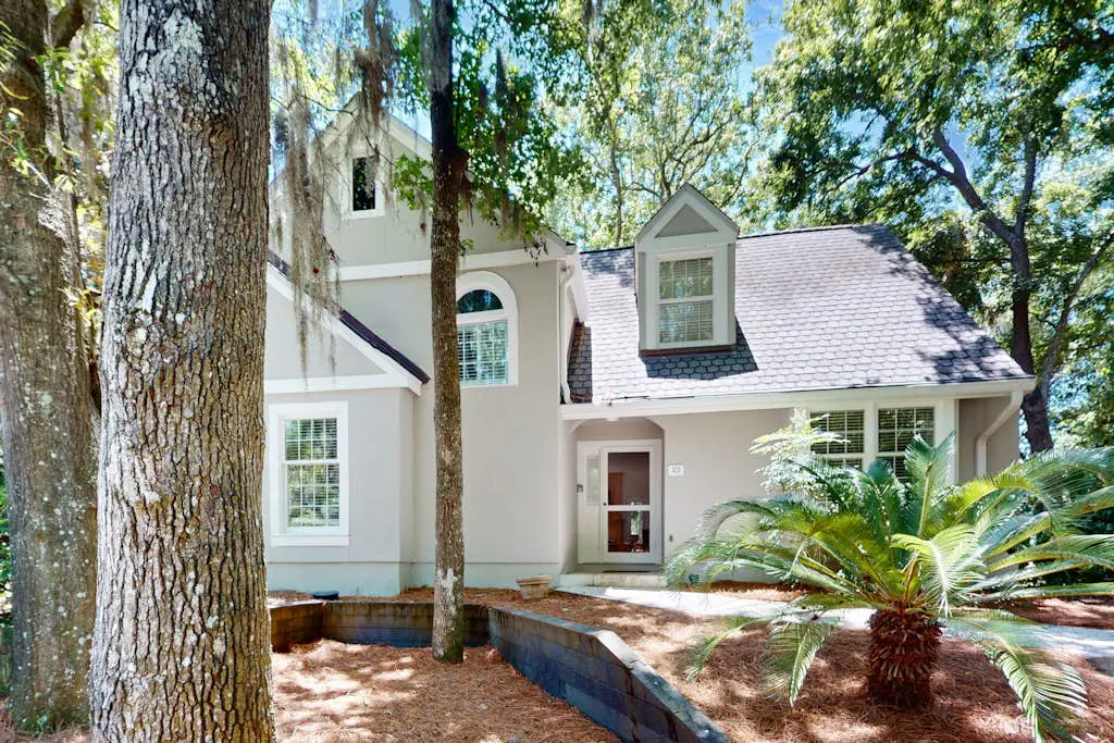 Dog-friendly, golf-course adjacent townhouse w/ a wet bar, patio, & shared pool