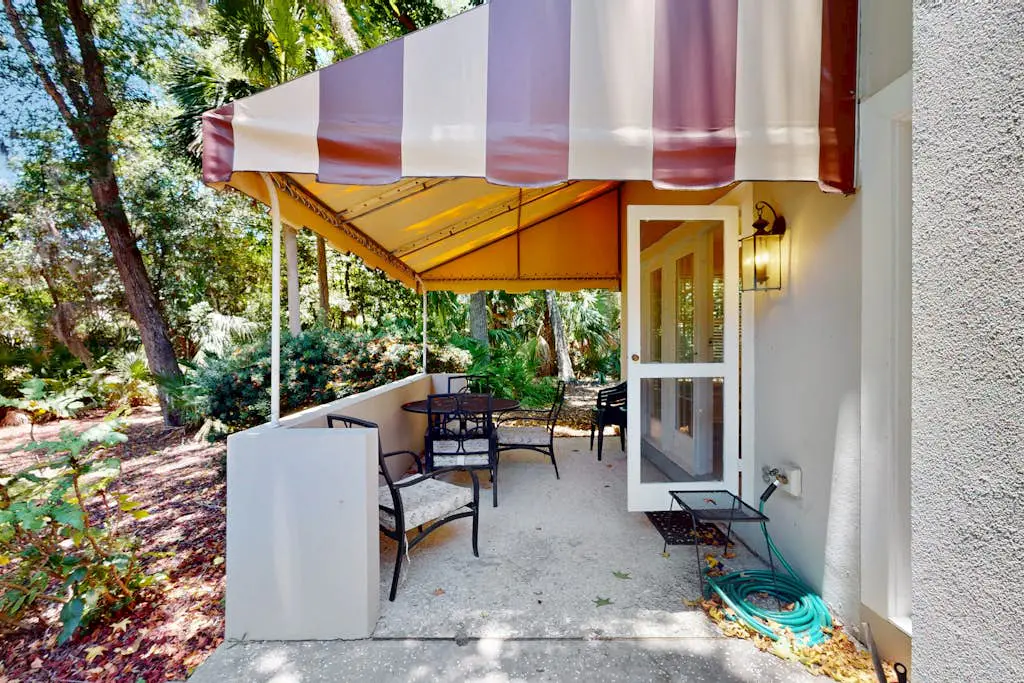 Dog-friendly, golf-course adjacent townhouse w/ a wet bar, patio, & shared pool