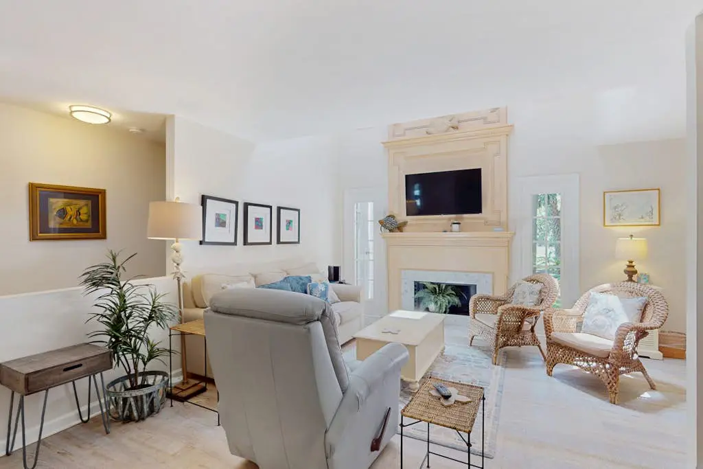 Dog-friendly, golf-course adjacent townhouse w/ a wet bar, patio, & shared pool