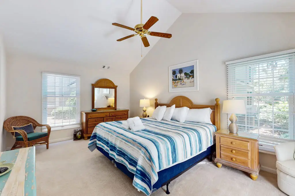 Dog-friendly, golf-course adjacent townhouse w/ a wet bar, patio, & shared pool