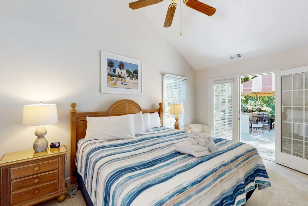 Dog-friendly, golf-course adjacent townhouse w/ a wet bar, patio, & shared pool