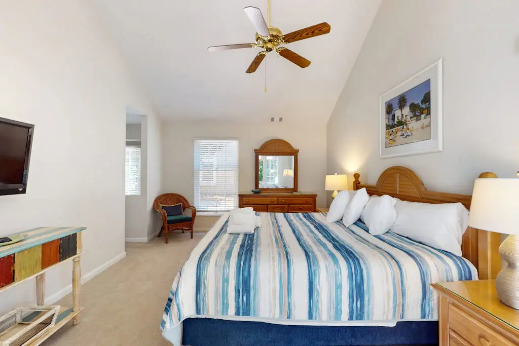 Dog-friendly, golf-course adjacent townhouse w/ a wet bar, patio, & shared pool
