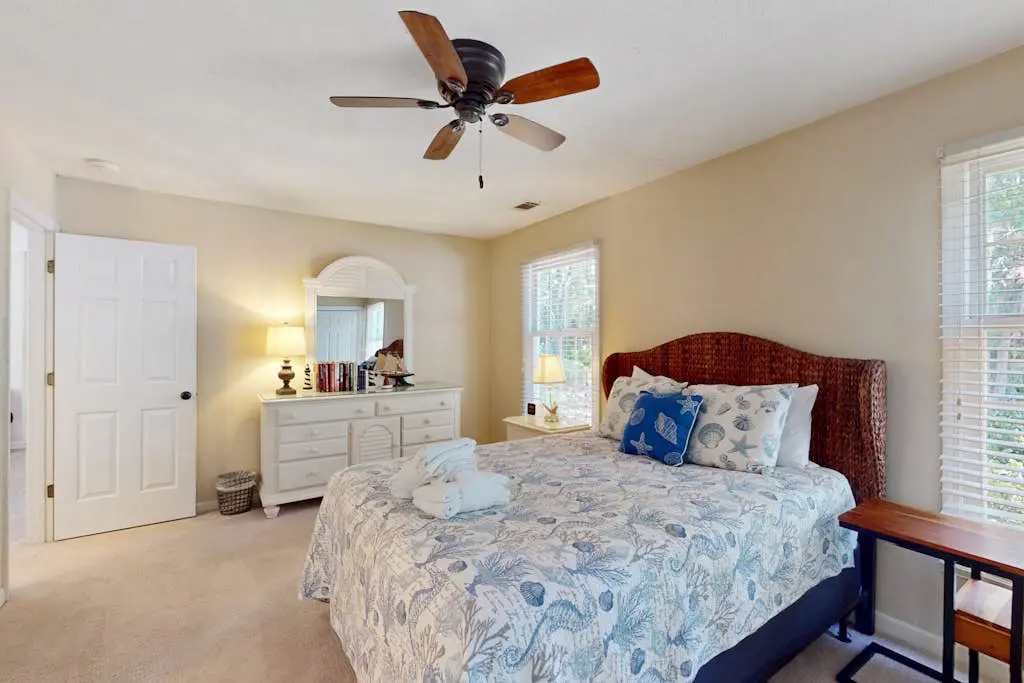 Dog-friendly, golf-course adjacent townhouse w/ a wet bar, patio, & shared pool