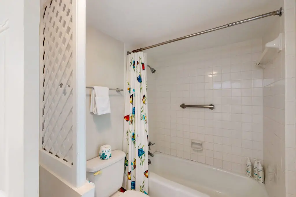 Dog-friendly, golf-course adjacent townhouse w/ a wet bar, patio, & shared pool