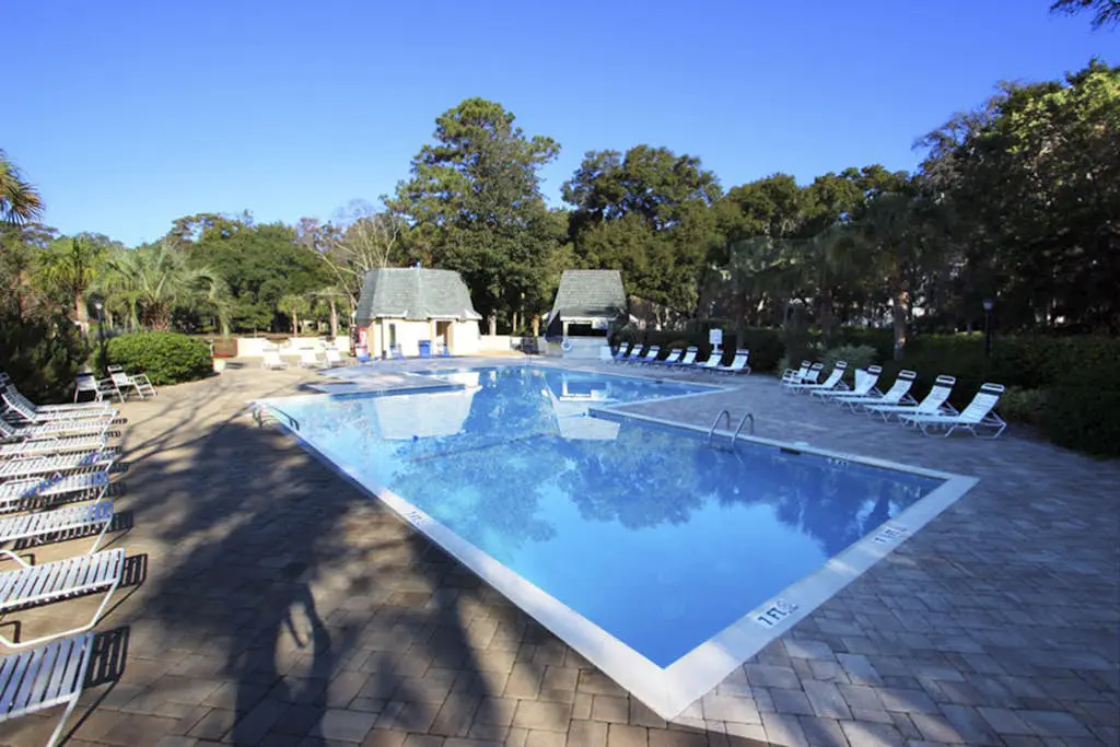 Dog-friendly, golf-course adjacent townhouse w/ a wet bar, patio, & shared pool