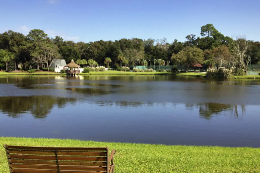 Dog-friendly, golf-course adjacent townhouse w/ a wet bar, patio, & shared pool