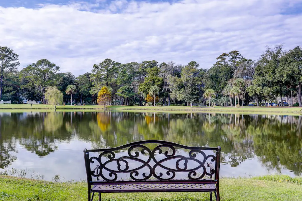 Dog-friendly, golf-course adjacent townhouse w/ a wet bar, patio, & shared pool
