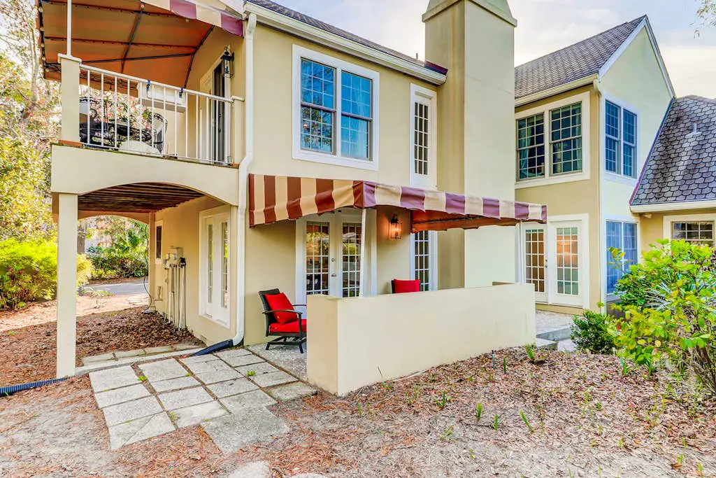 Relaxing Evian condo w/ patio, pool, tennis, pickleball, beach, golf, Dogs ok