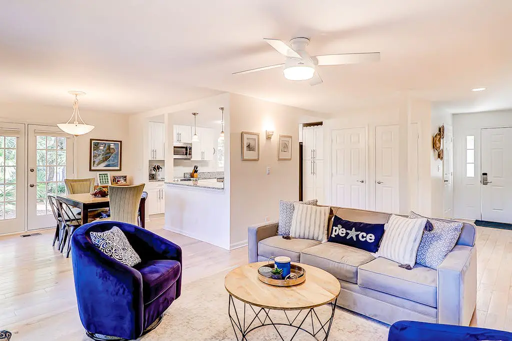 Relaxing Evian condo w/ patio, pool, tennis, pickleball, beach, golf, Dogs ok