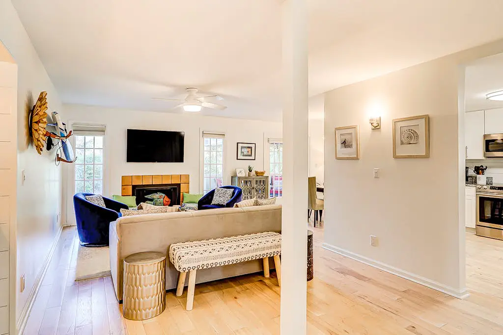 Relaxing Evian condo w/ patio, pool, tennis, pickleball, beach, golf, Dogs ok