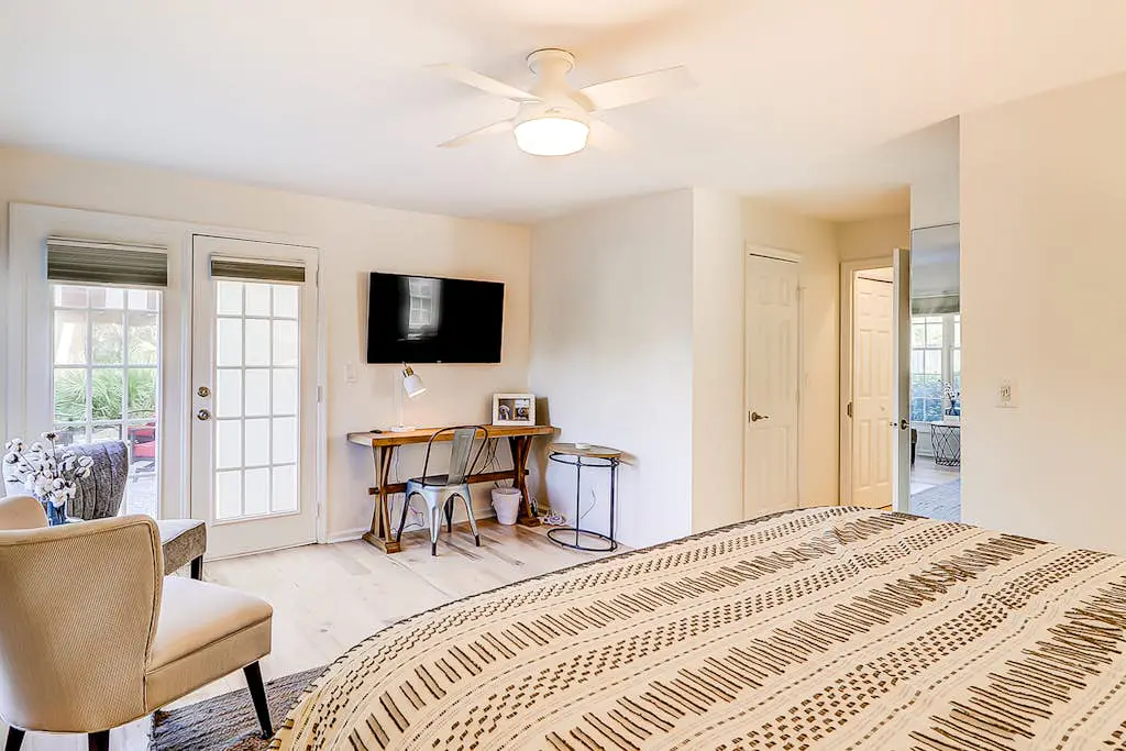 Relaxing Evian condo w/ patio, pool, tennis, pickleball, beach, golf, Dogs ok
