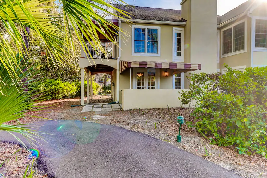 Relaxing Evian condo w/ patio, pool, tennis, pickleball, beach, golf, Dogs ok