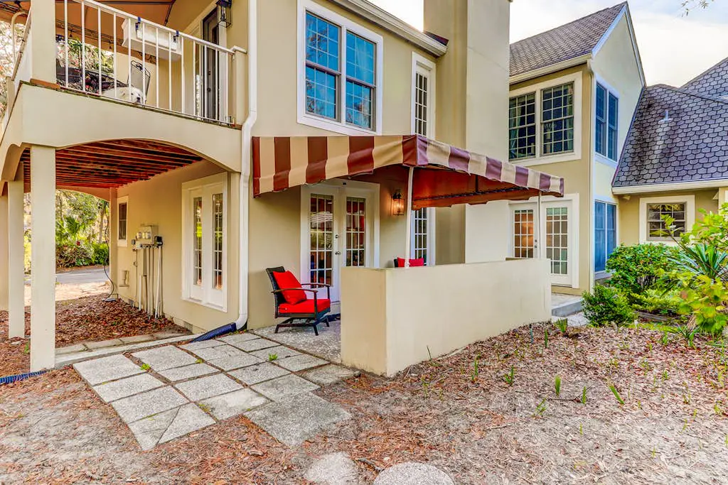 Relaxing Evian condo w/ patio, pool, tennis, pickleball, beach, golf, Dogs ok