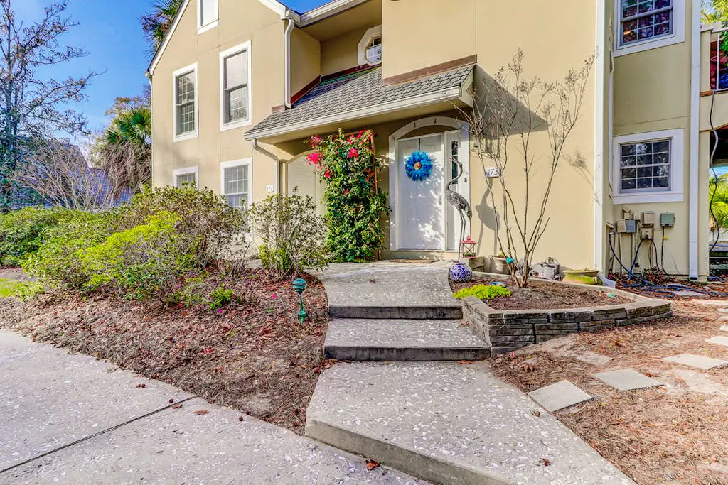 Relaxing Evian condo w/ patio, pool, tennis, pickleball, beach, golf, Dogs ok