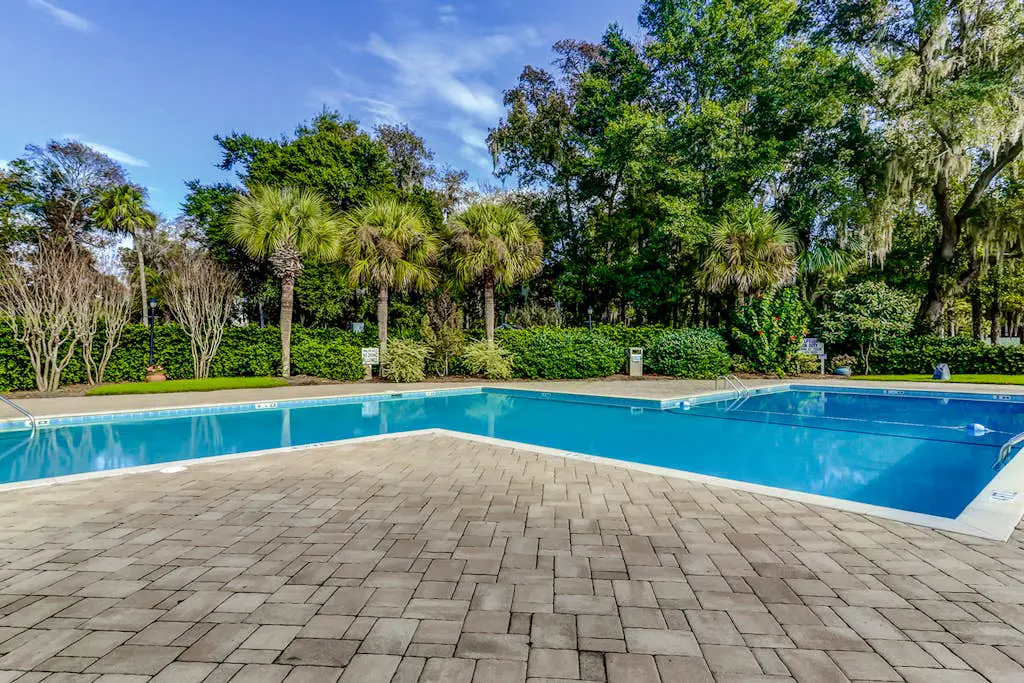 Relaxing Evian condo w/ patio, pool, tennis, pickleball, beach, golf, Dogs ok