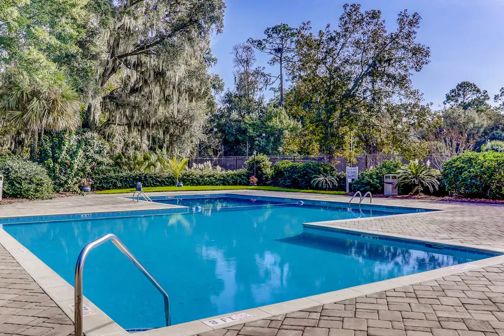 Relaxing Evian condo w/ patio, pool, tennis, pickleball, beach, golf, Dogs ok