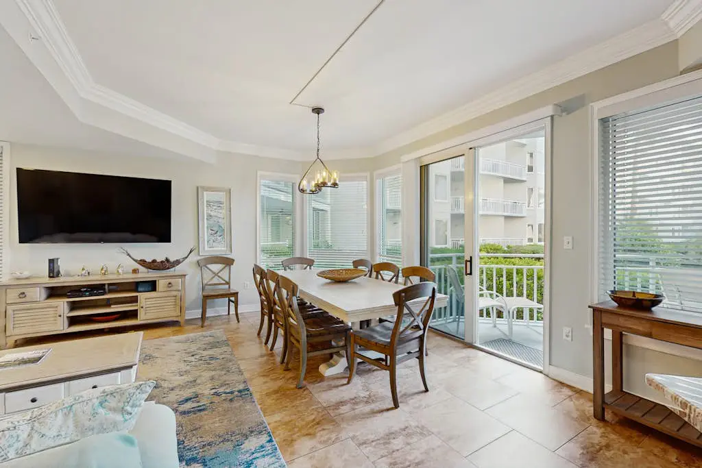 Oceanfront condo with pools, hot tubs, WiFi, washer/dryer, & central A/C