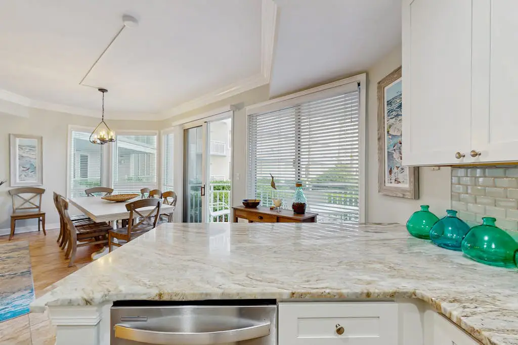 Oceanfront condo with pools, hot tubs, WiFi, washer/dryer, & central A/C
